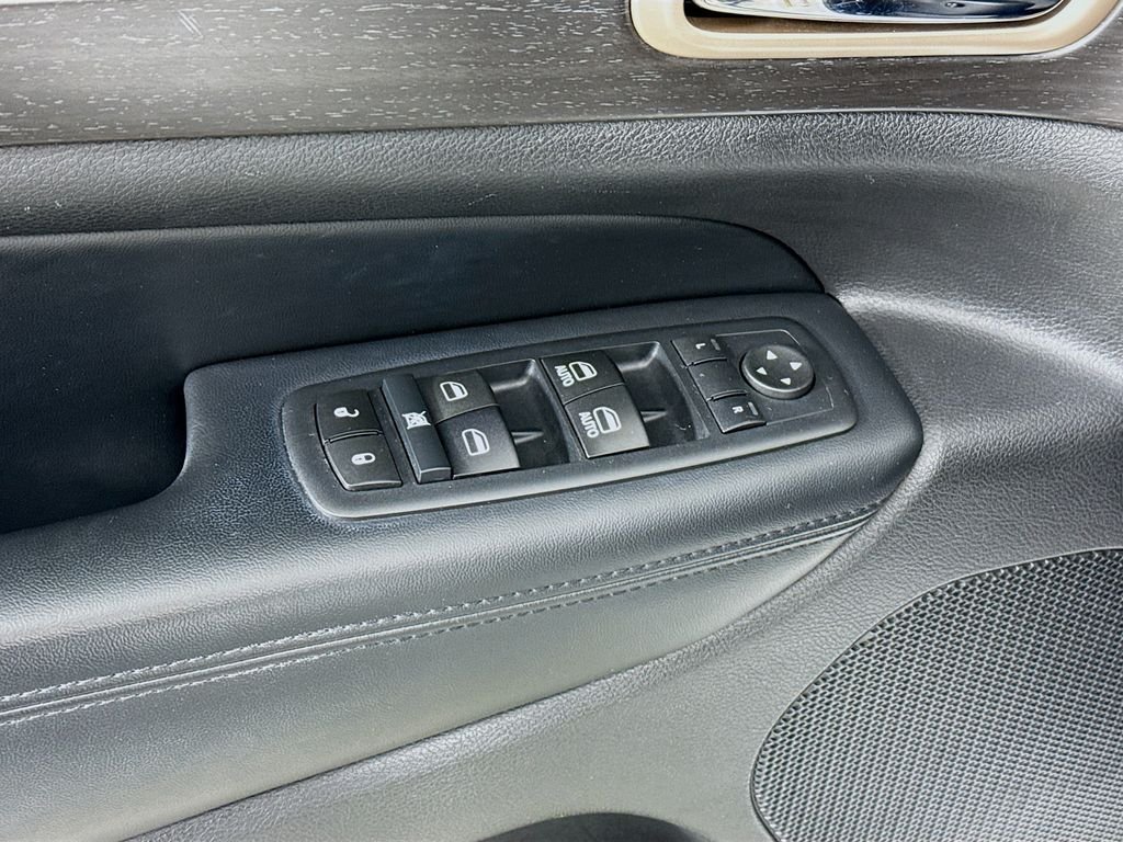 Used 2017 White Jeep Laredo image 18