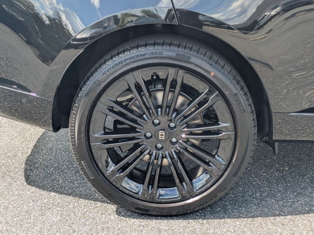 New 2027 Santorini Black Land Rover SE image 11