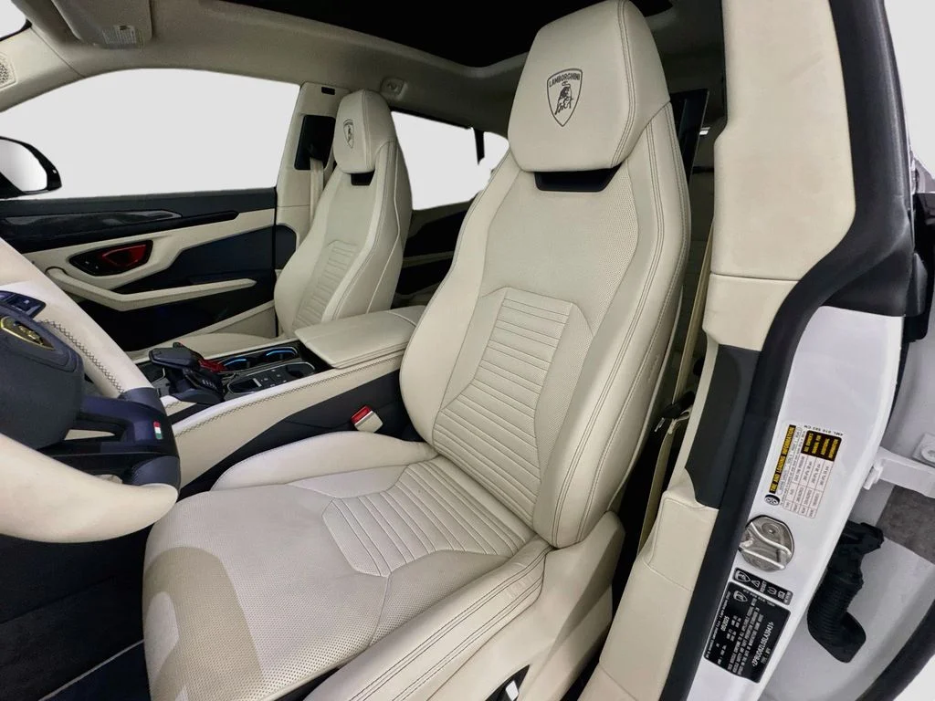Used 2025 White Lamborghini SE image 22