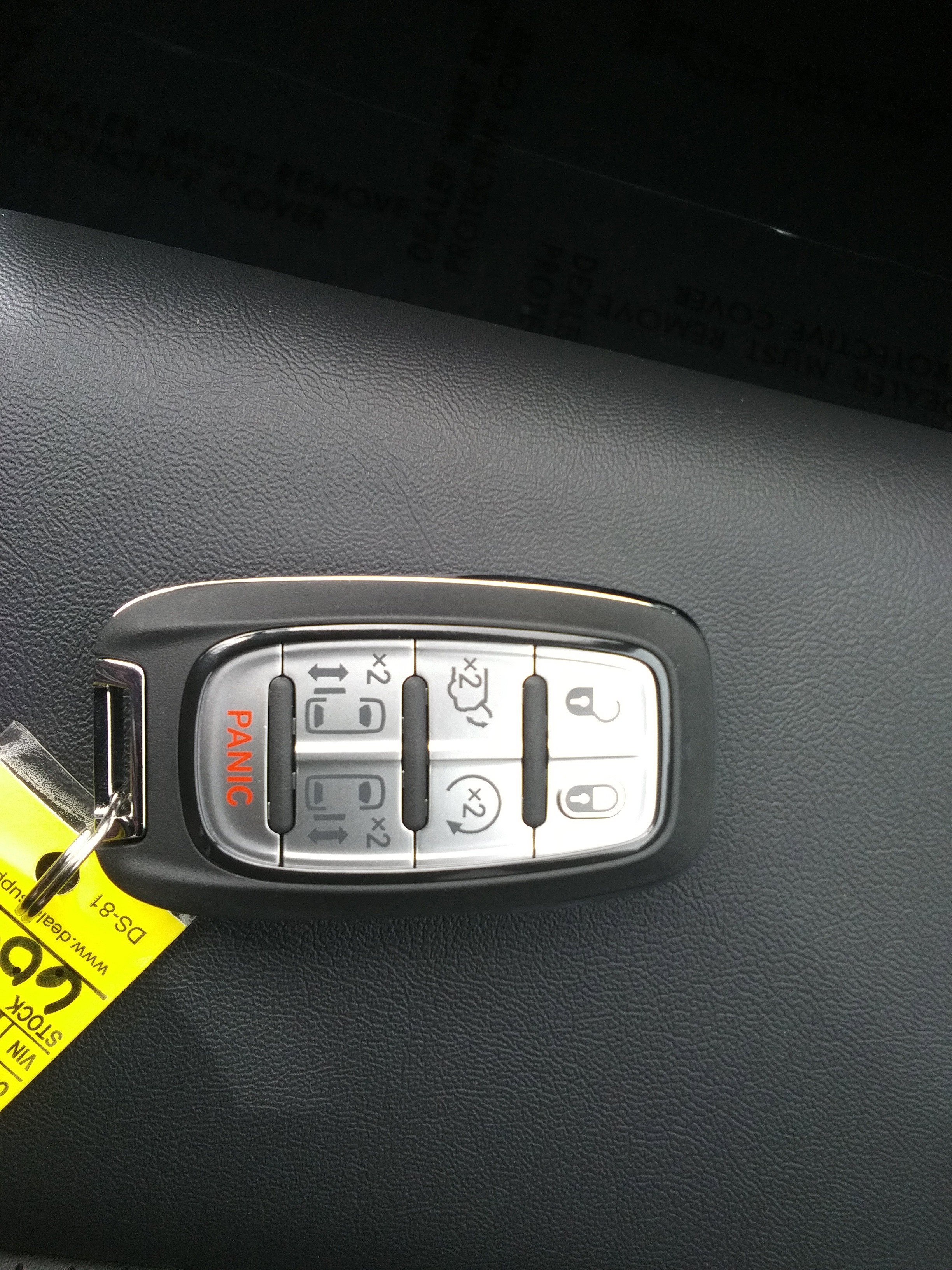 New 2026 Bright White Clear-Coat Exterior Paint Chrysler Select image 19