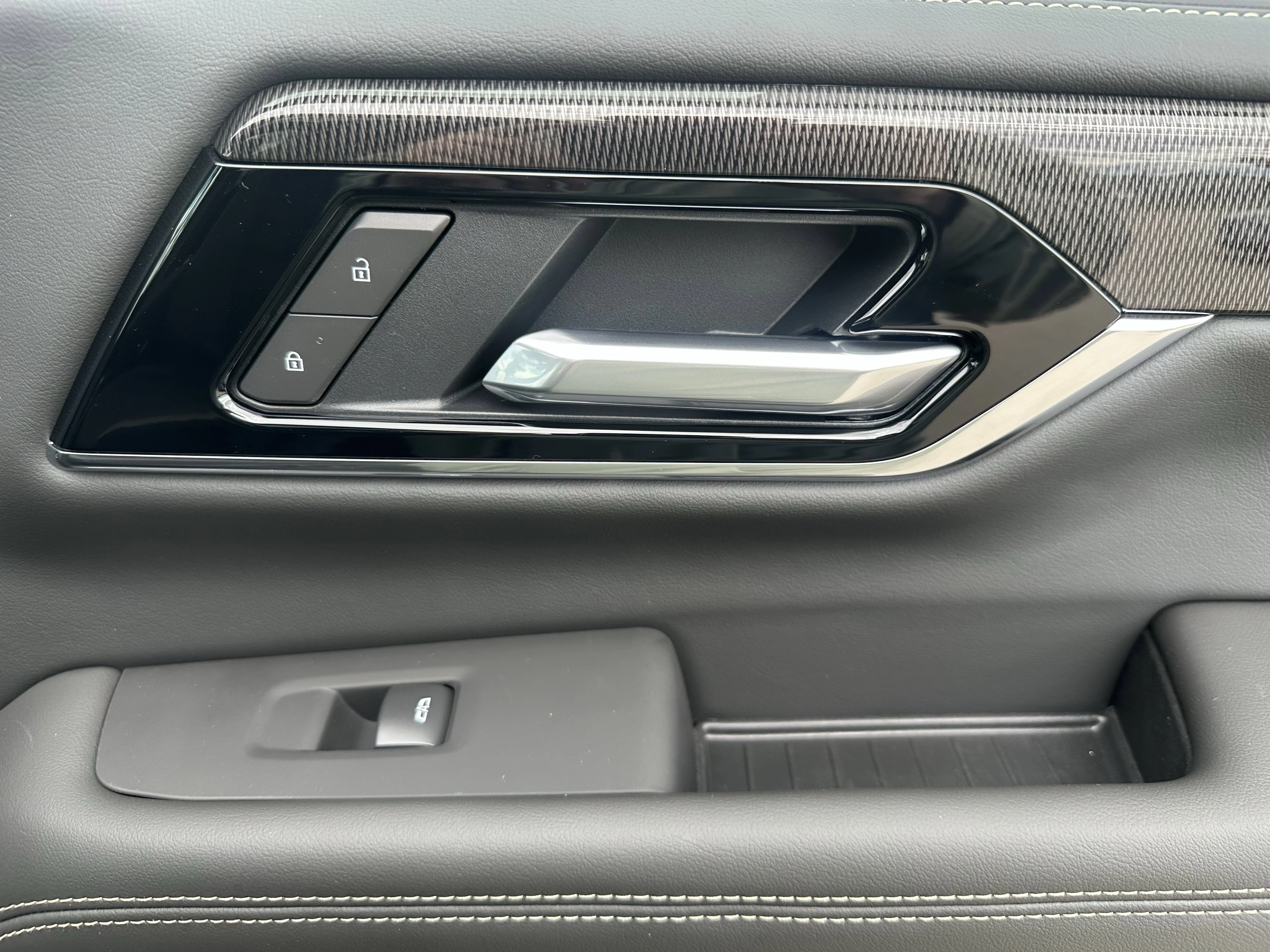 New 2026 Onyx Black GMC Elevation image 17