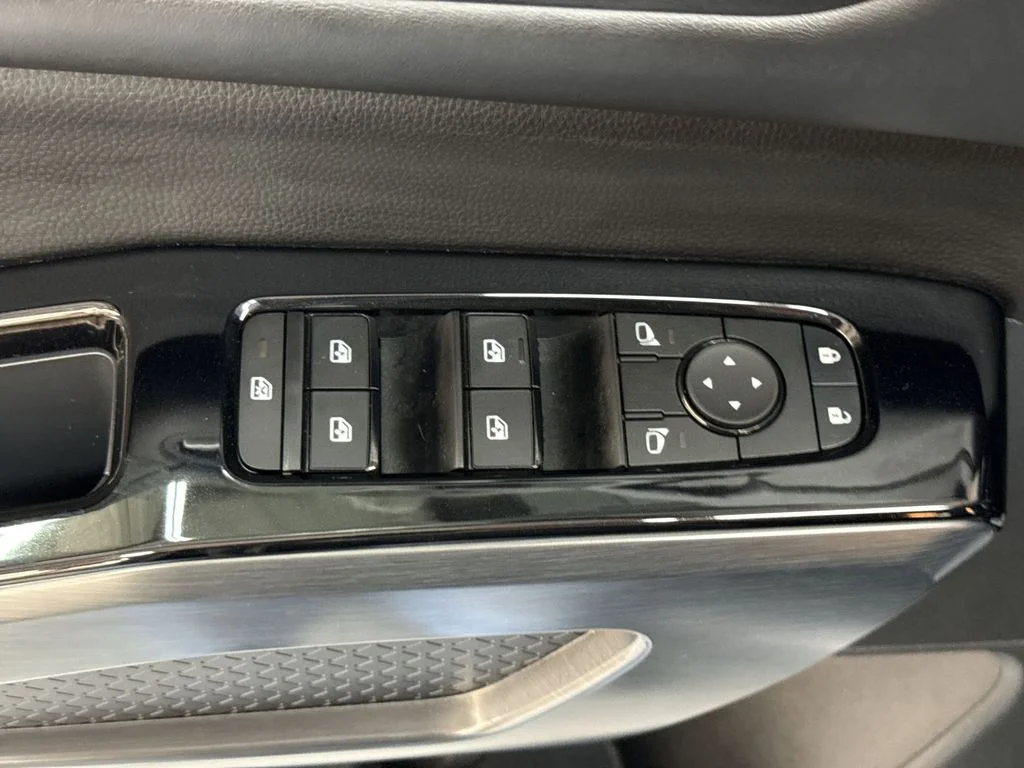 Used 2025 Gun Metallic Nissan SL image 15