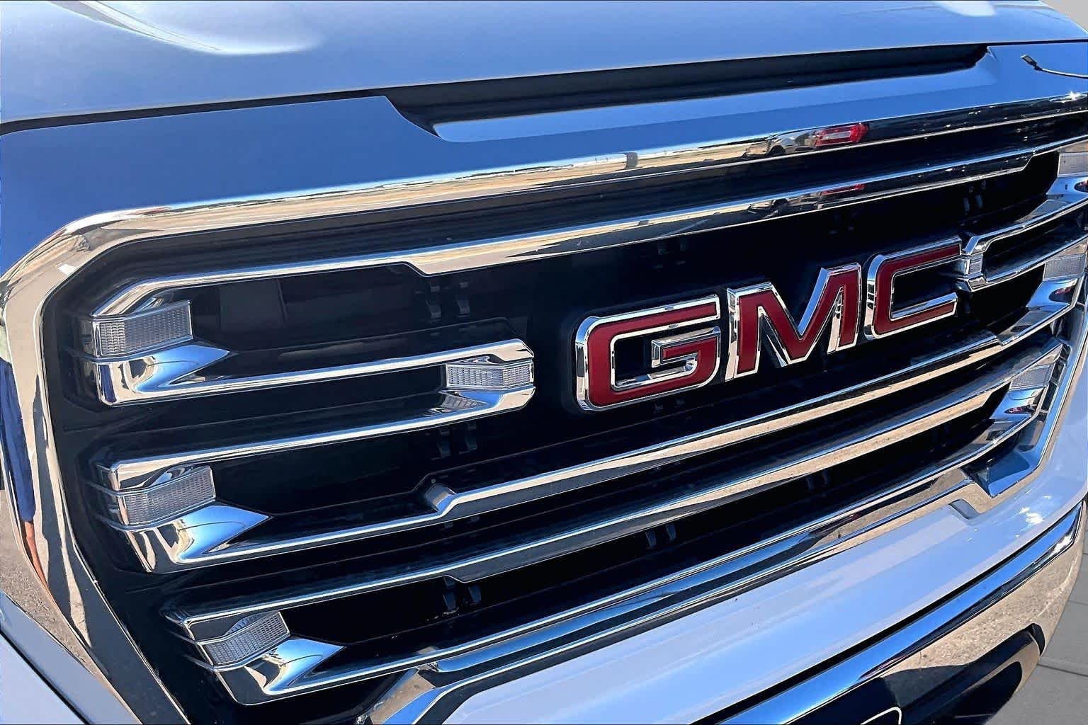 Used 2021 Summit White GMC SLT image 30