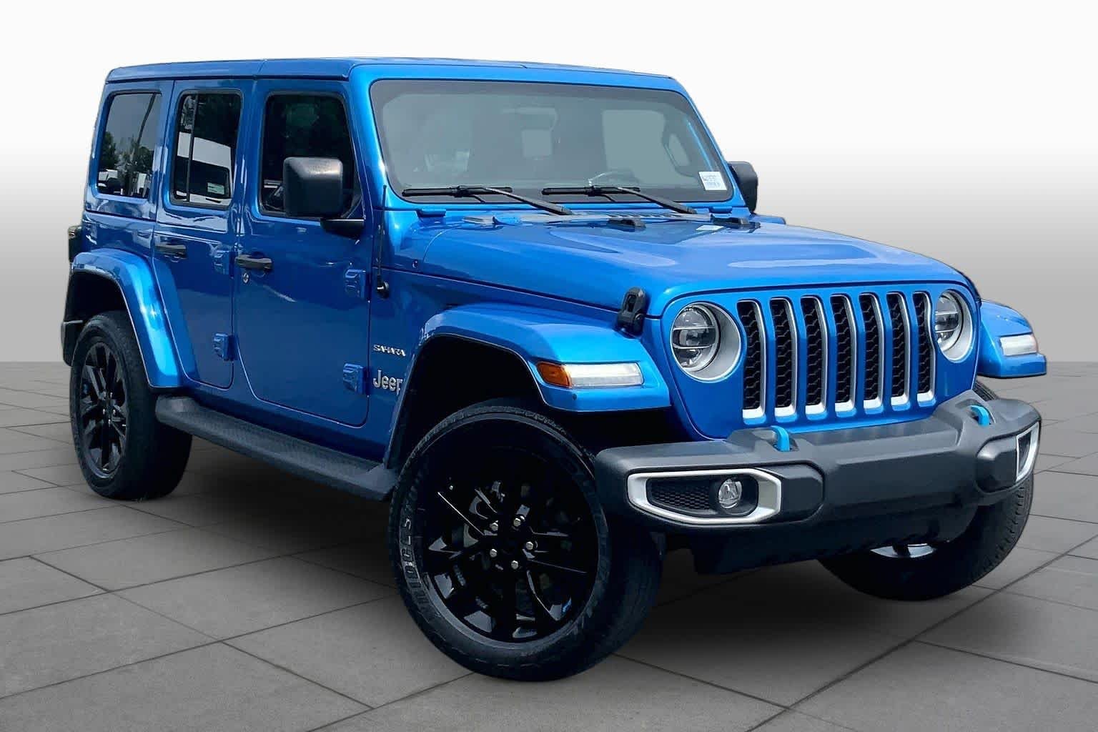 Used 2022 Hydro Blue Pearlcoat Jeep Unlimited Sahara image 3