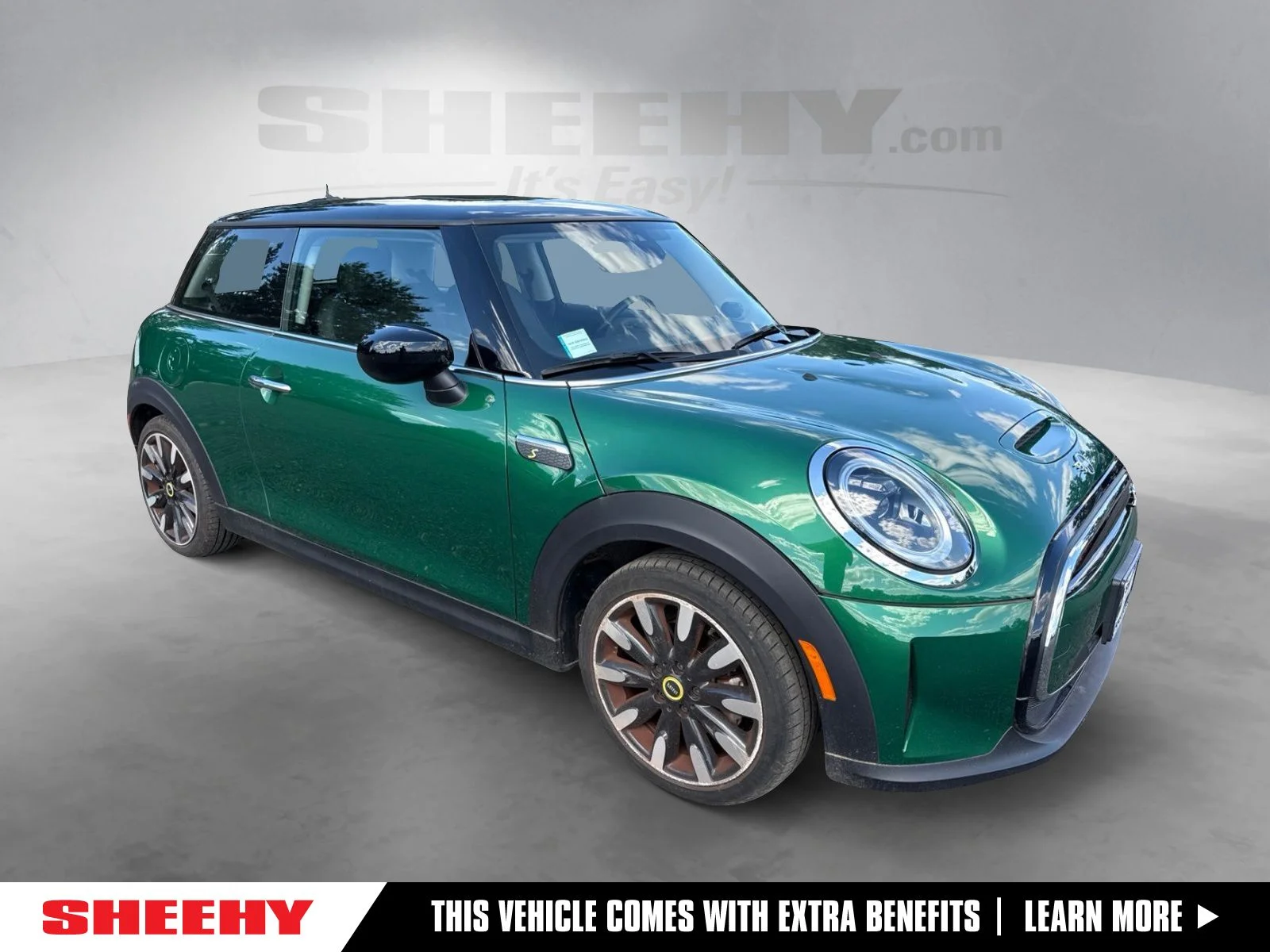 Used 2024 Green MINI Signature image 1