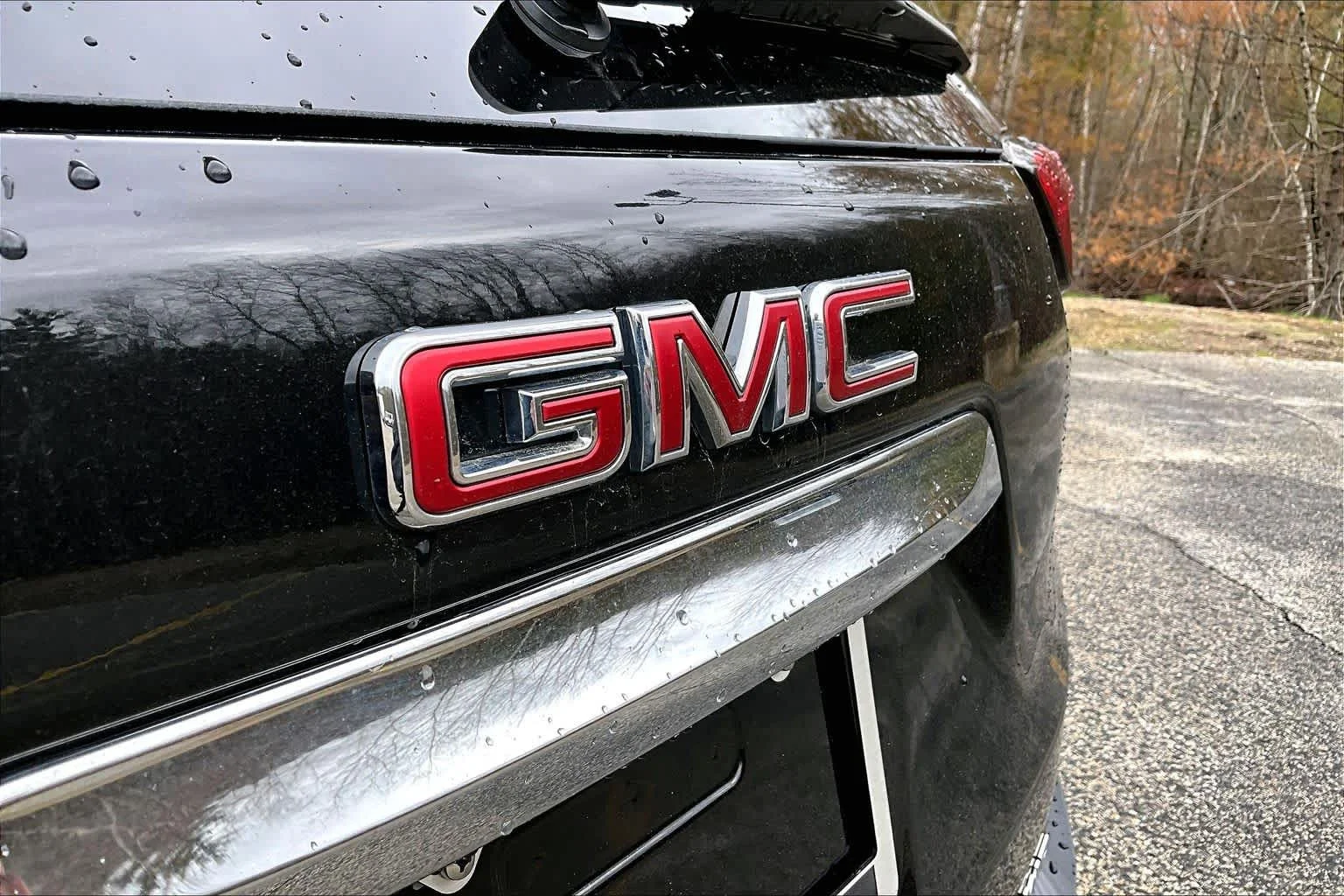 Certified Used 2024 Ebony Twilight Metallic GMC SLE image 33