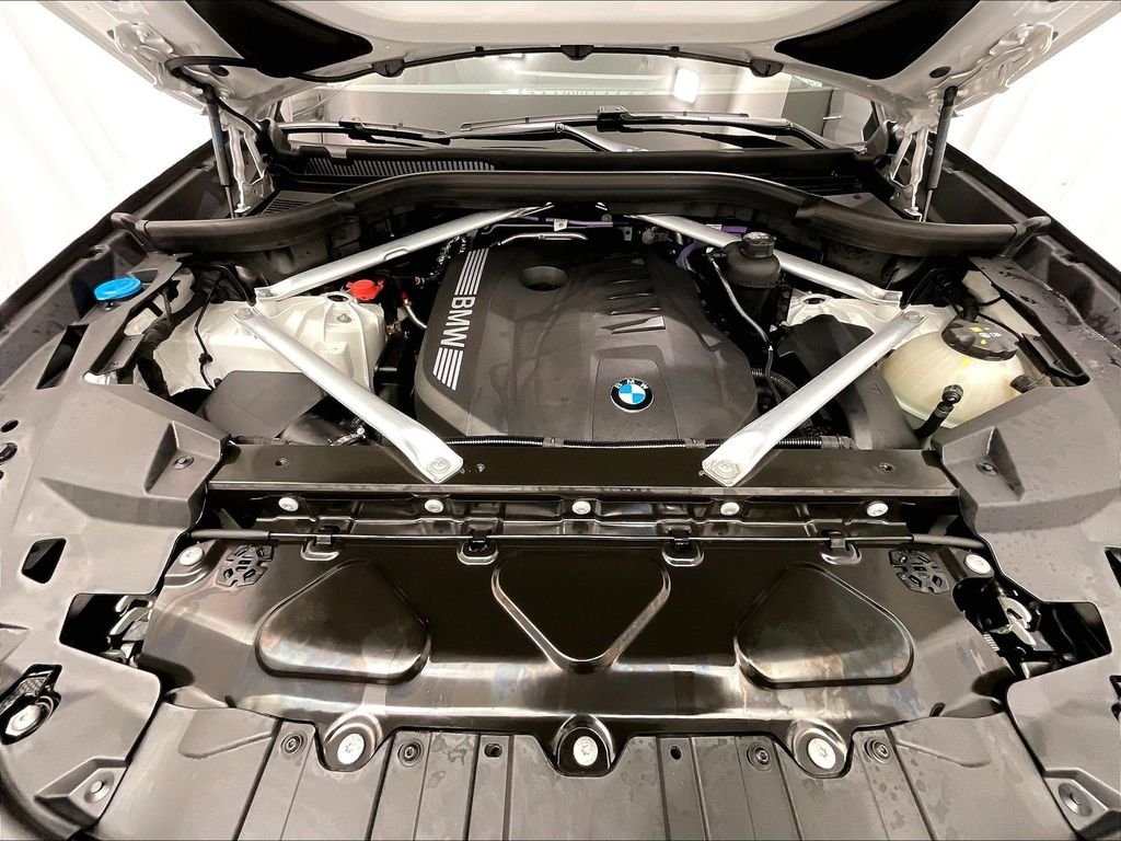Used 2026 Alpine White BMW xDrive40i image 30