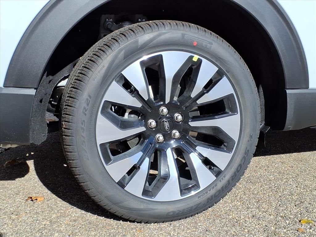 2026 Ford Explorer Platinum - Photo 8