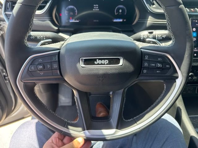 Used 2023 Silver Jeep Altitude image 3