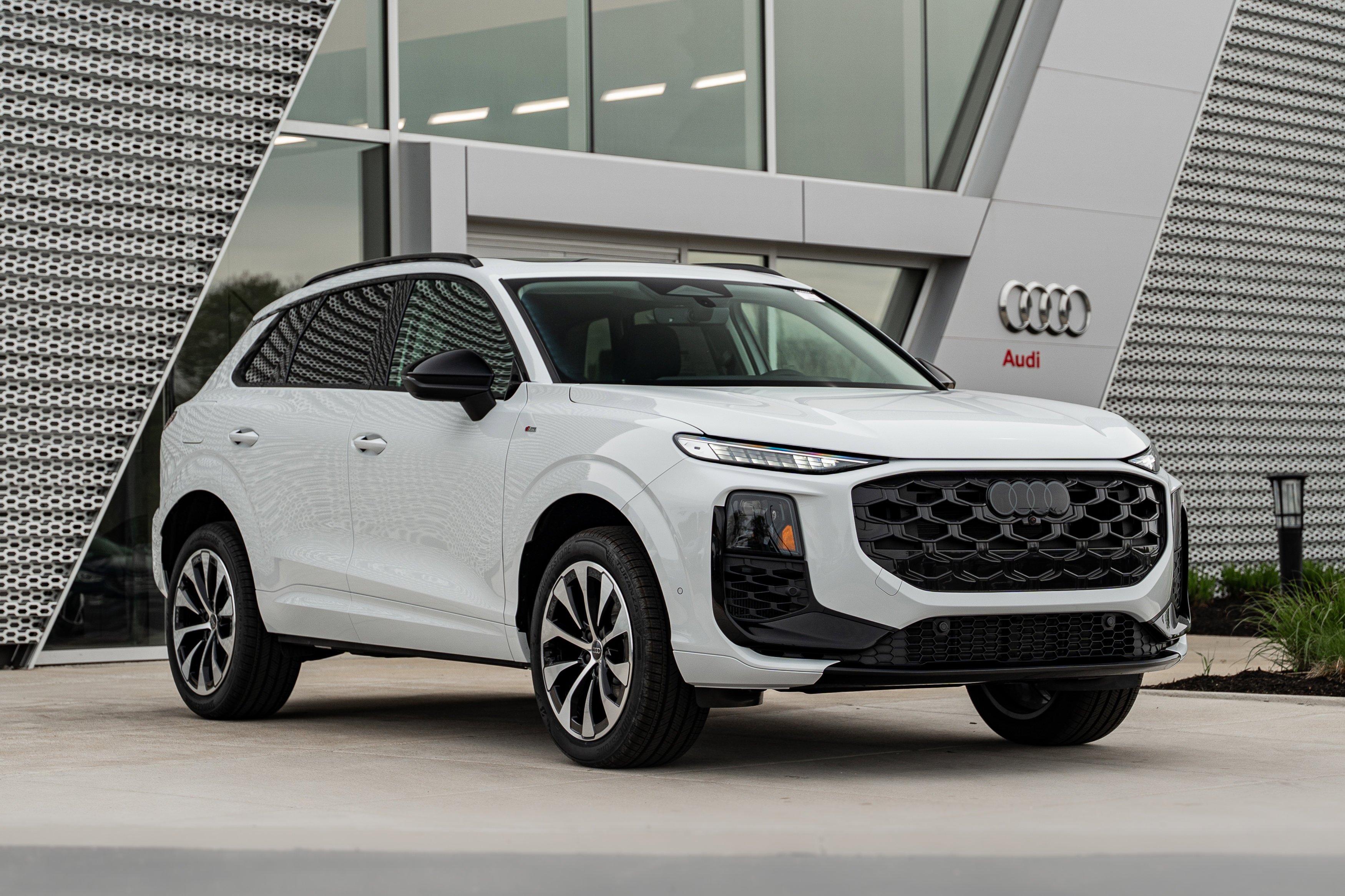 2026 Audi Q3 S line quattro's photo