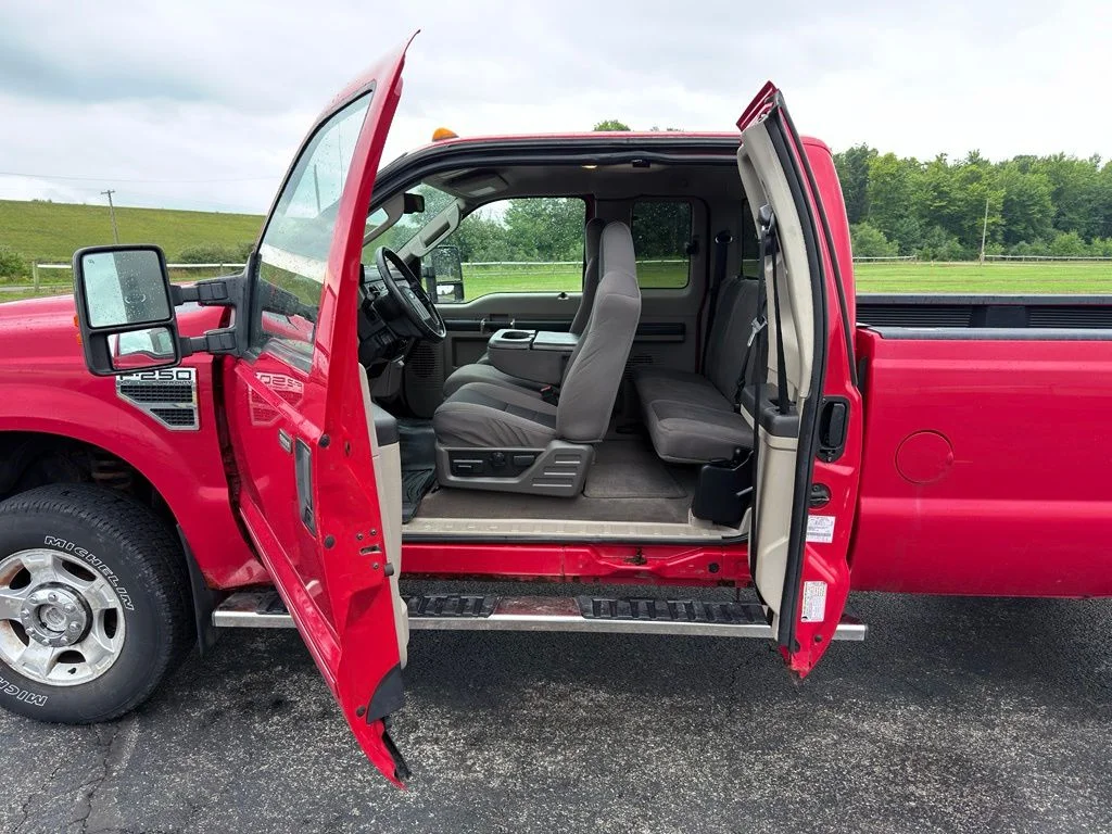 Used 2010  Ford XL image 22
