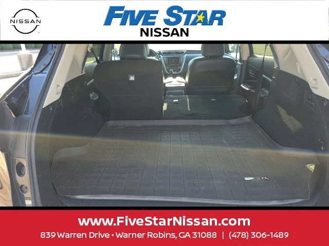 Used 2019 Black Nissan Platinum image 8