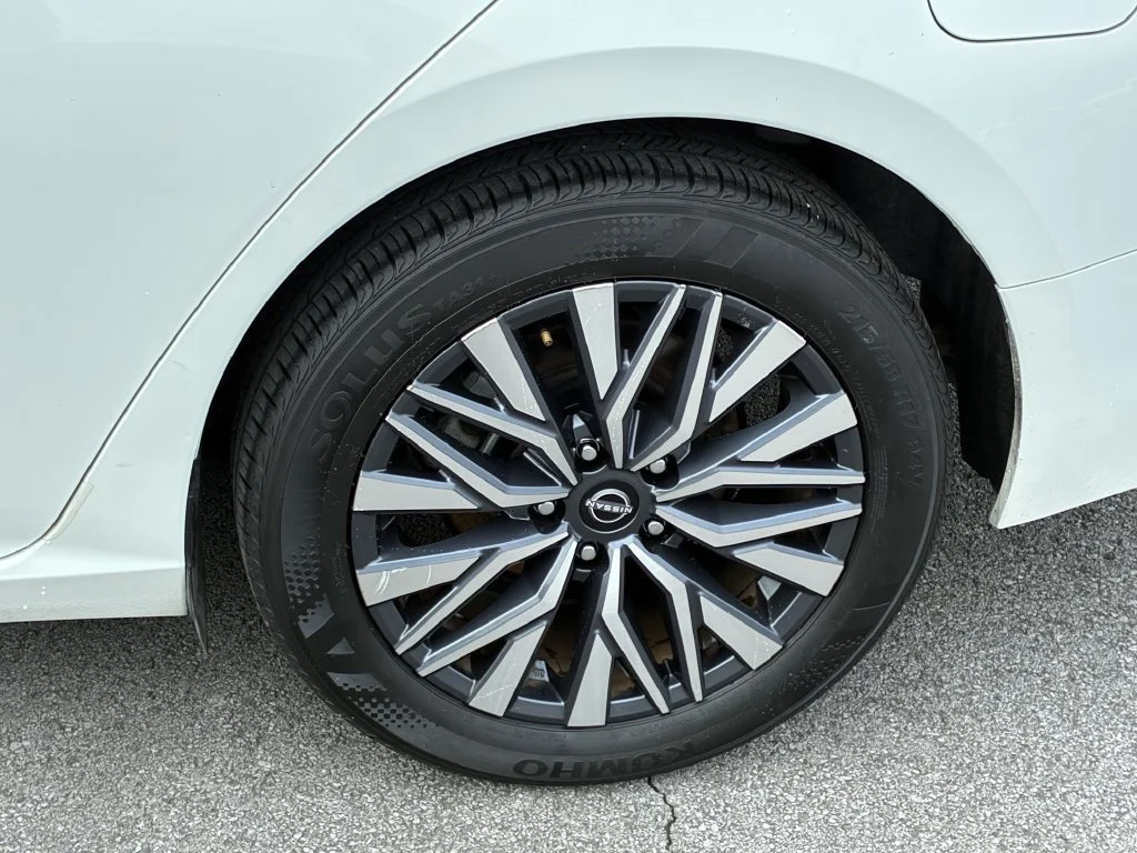 Used 2025 White Nissan 2.5 SV image 10