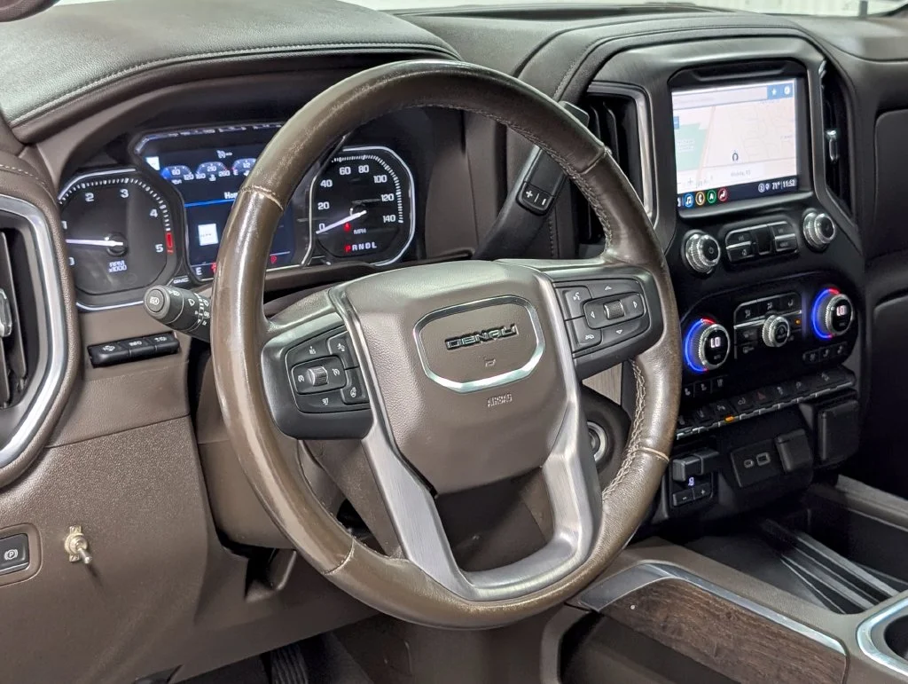 Used 2022 White Frost Tricoat GMC Denali image 11