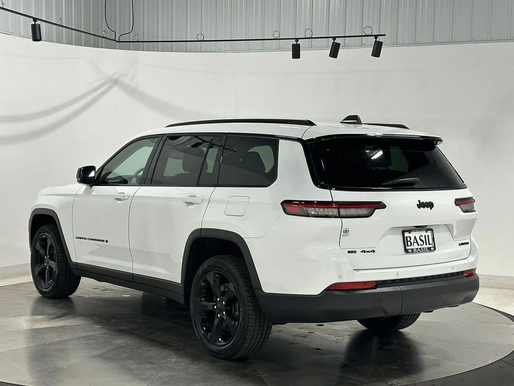 Used 2023 White Jeep Limited image 14