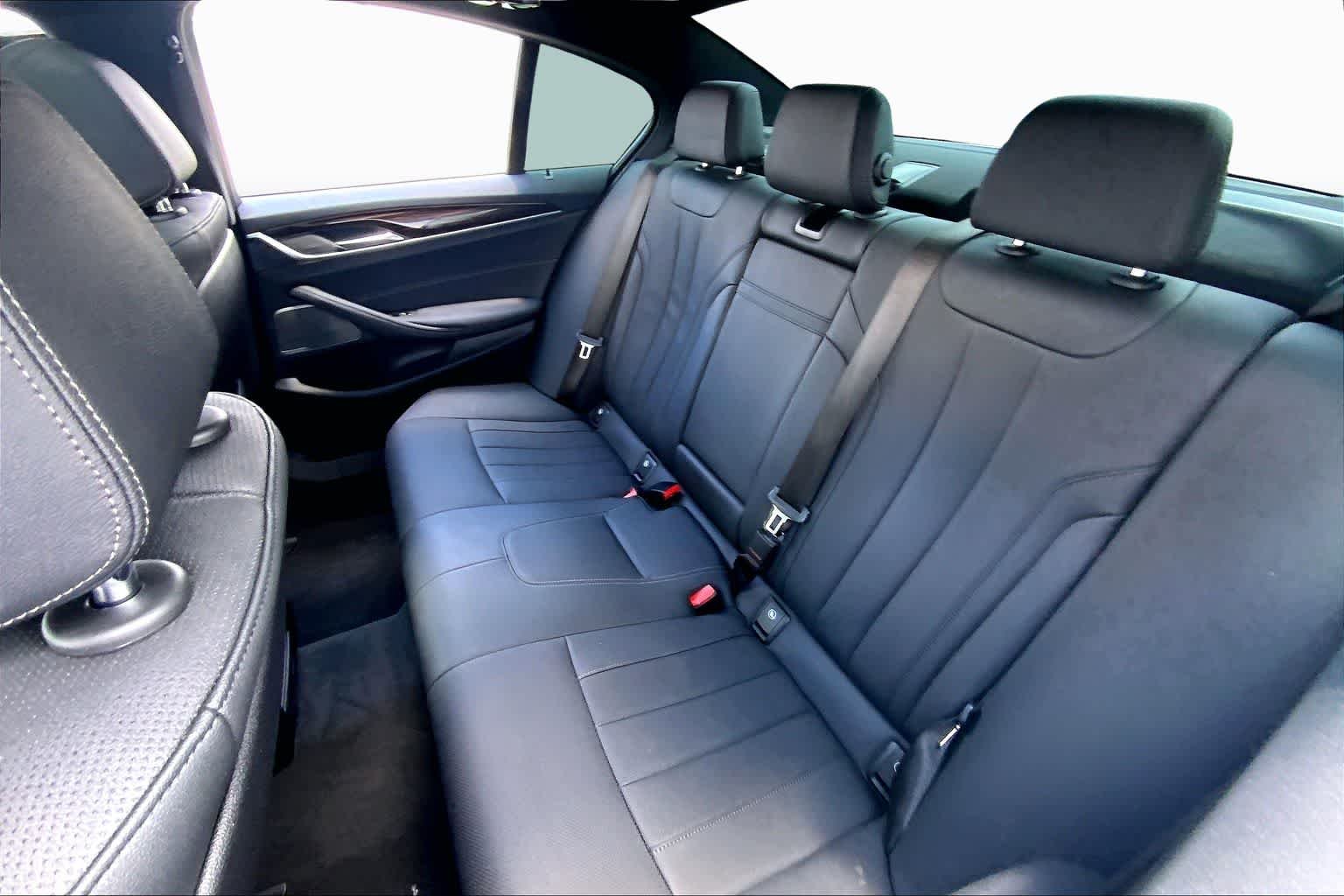 Used 2023 Alpine White BMW 530i image 20