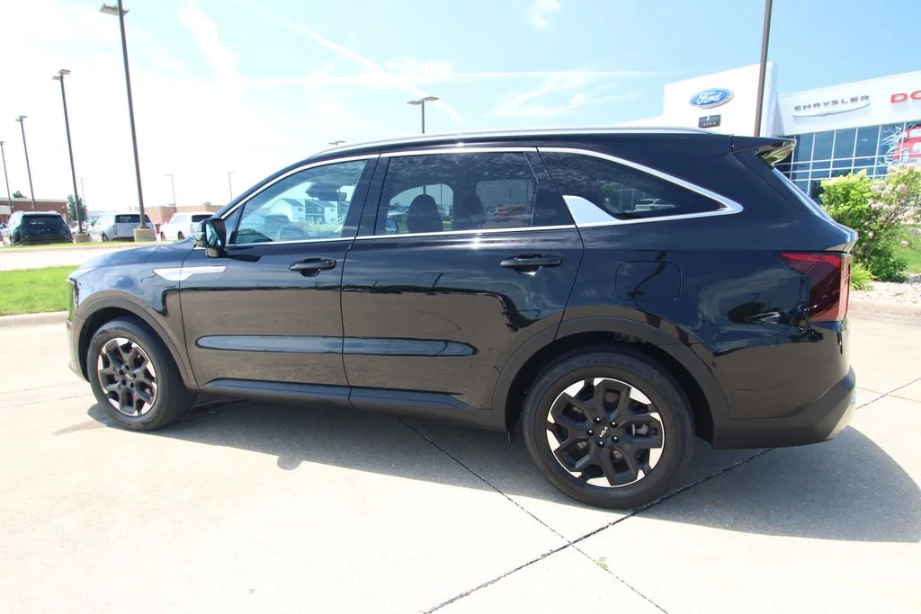 Used 2024 Black Kia S image 18