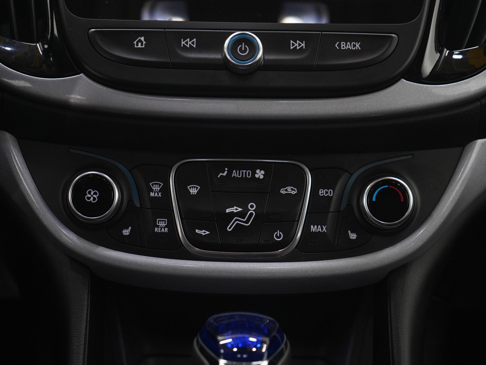 Used 2018 Silver Ice Metallic Chevrolet Lt image 17