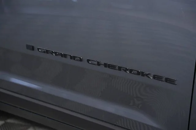 New 2026 Baltic Gray Metallic Clear-Coat Exterior Paint Jeep Altitude image 48