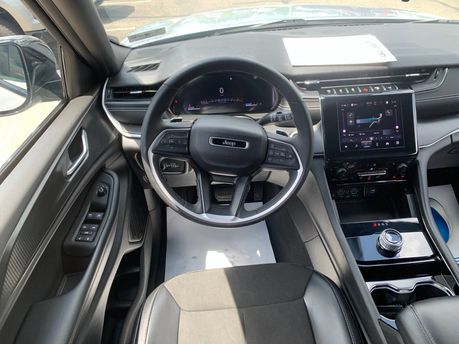 Used 2023 Silver Zynith Jeep Laredo image 16
