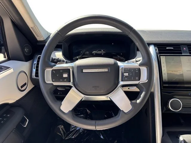 Used 2025  Land Rover S image 14