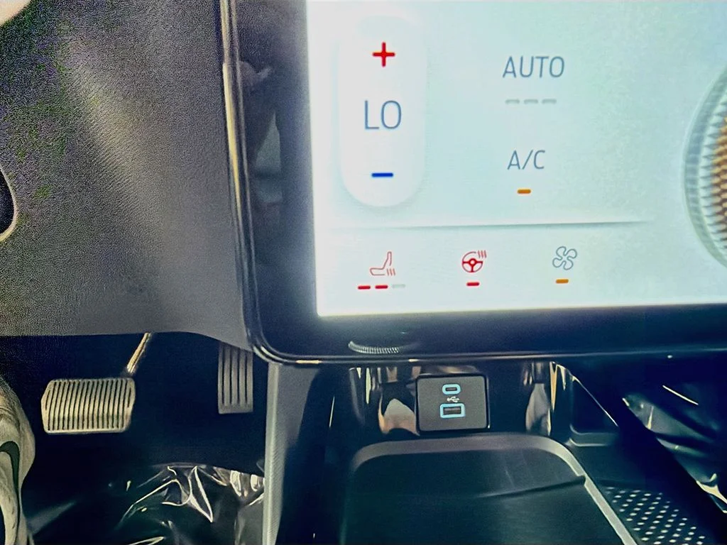 Used 2022 Ice Blue Ford Select image 38