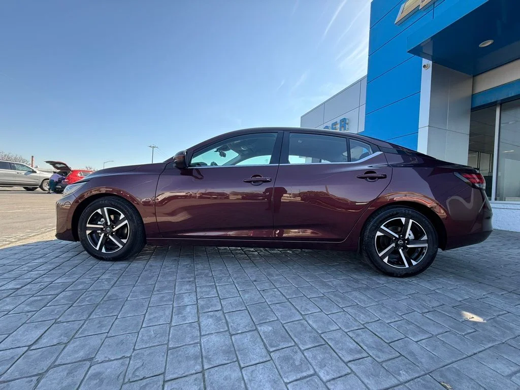 Used 2024  Nissan SV image 8