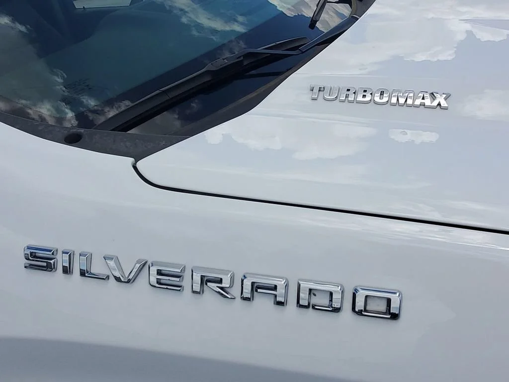 New 2026 Summit White Chevrolet WT image 30