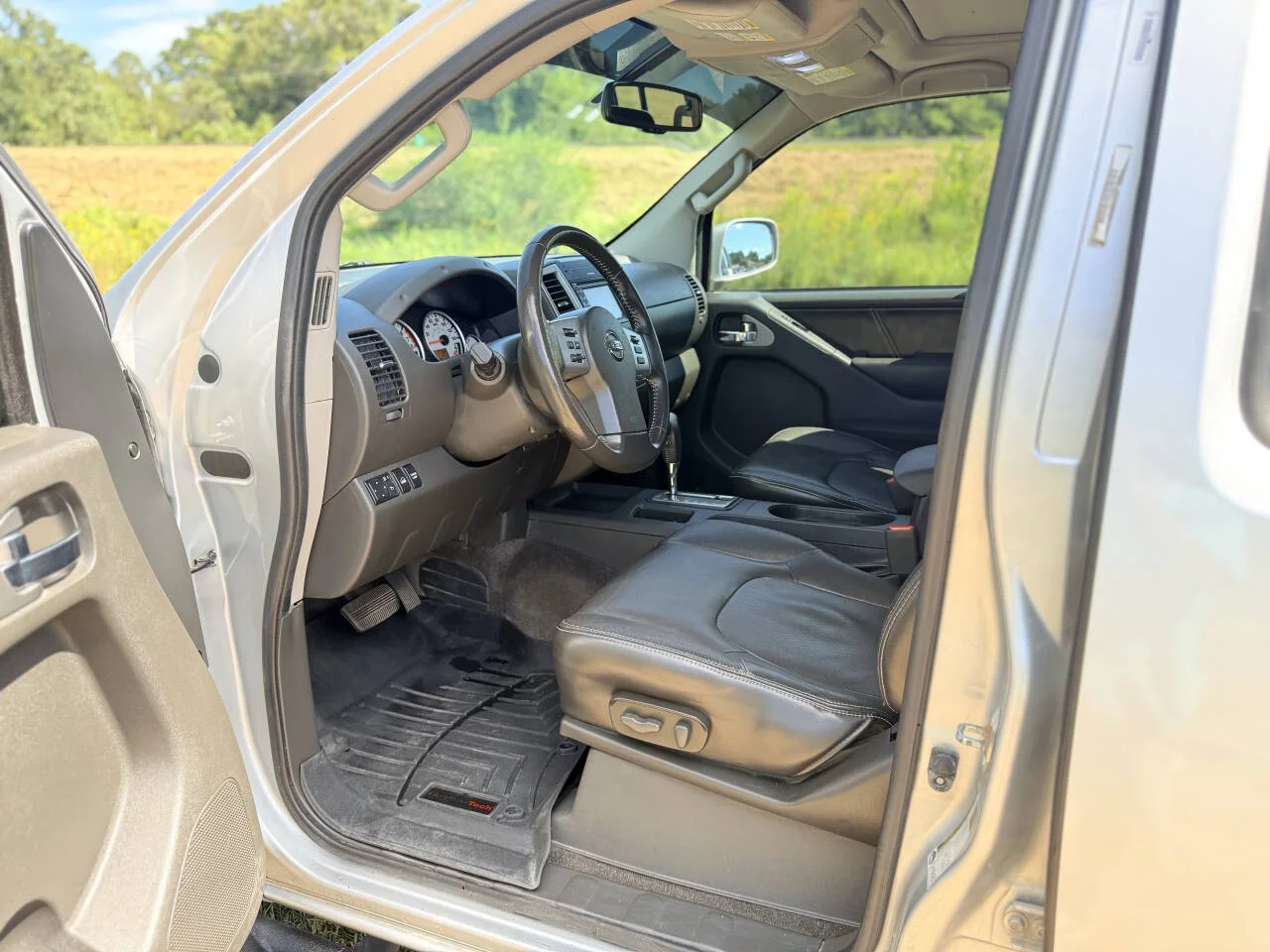 Used 2016 Silver Nissan PRO 4X 4x4 4dr Crew Cab 5 ft. SB Pickup 5A image 16