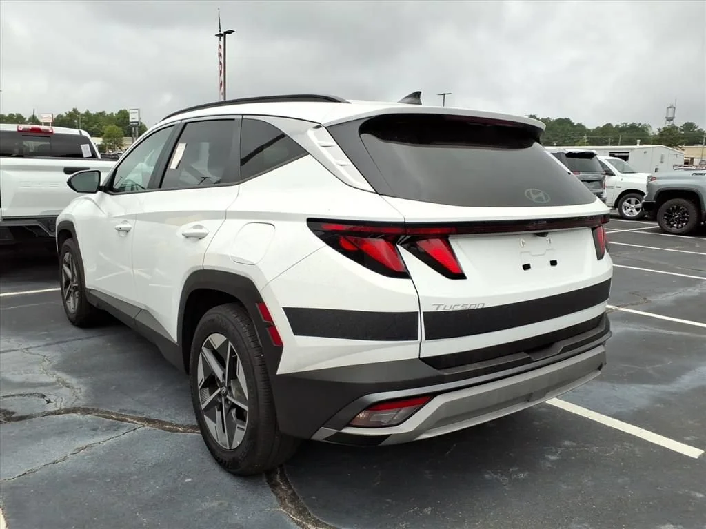 Used 2026 White Hyundai SEL image 3