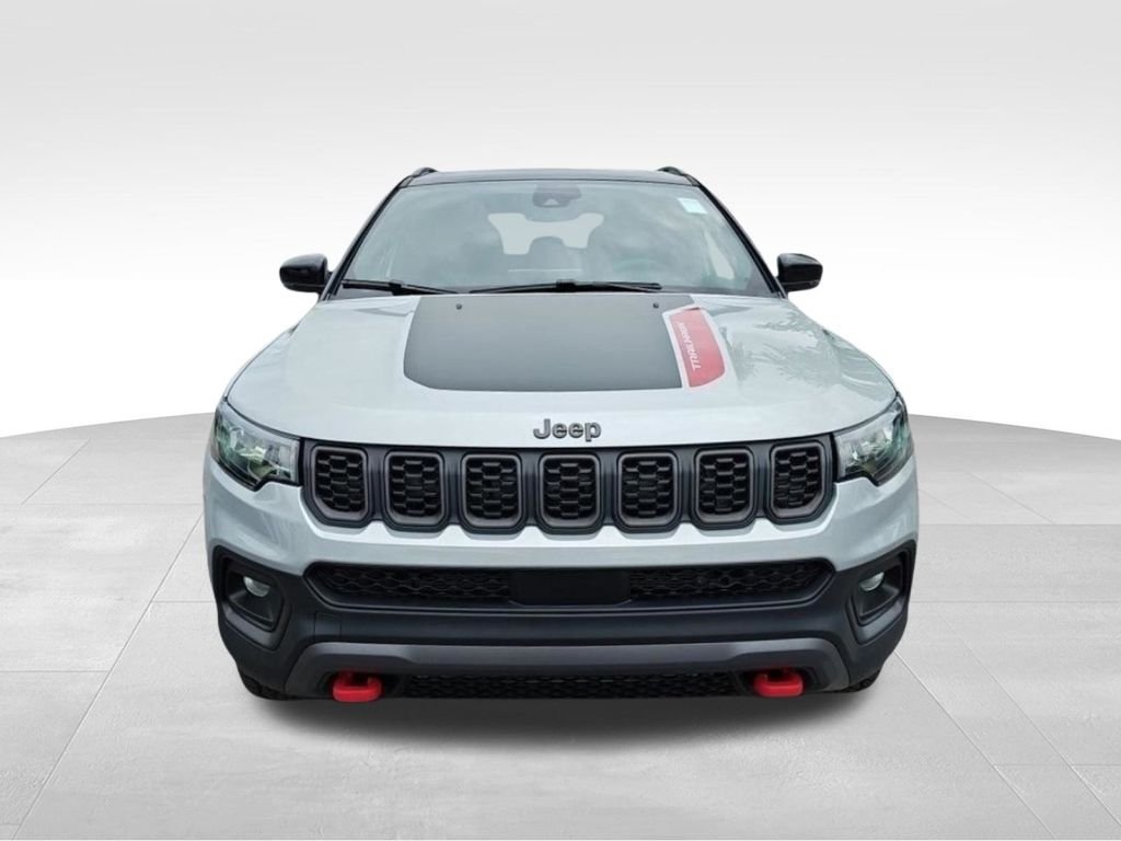 New 2026 Silver Zynith Metallic Clear-Coat Exterior Paint Jeep Trailhawk image 8