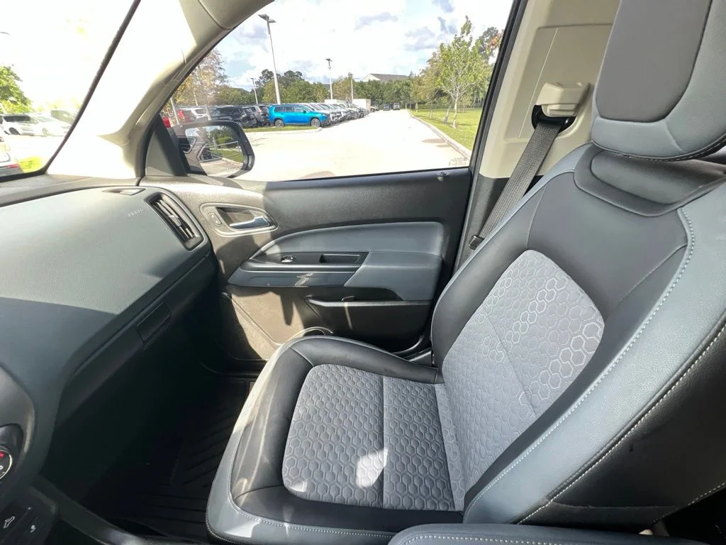 Used 2021 White Chevrolet Z71 image 43
