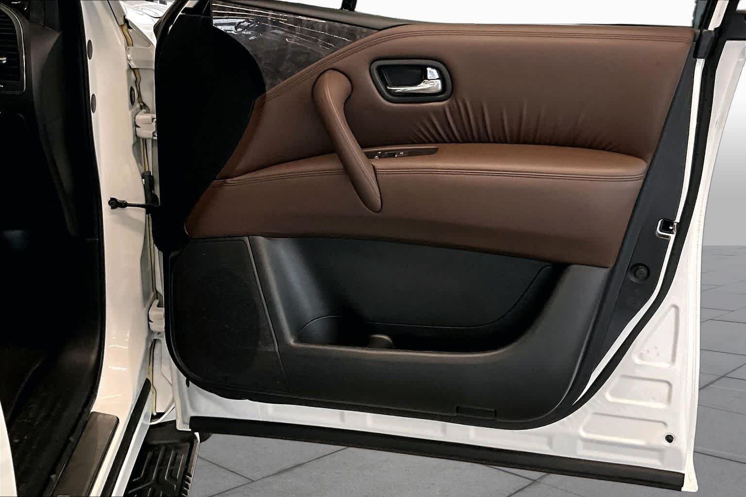 Used 2023 Aspen White Tricoat Nissan Platinum image 21