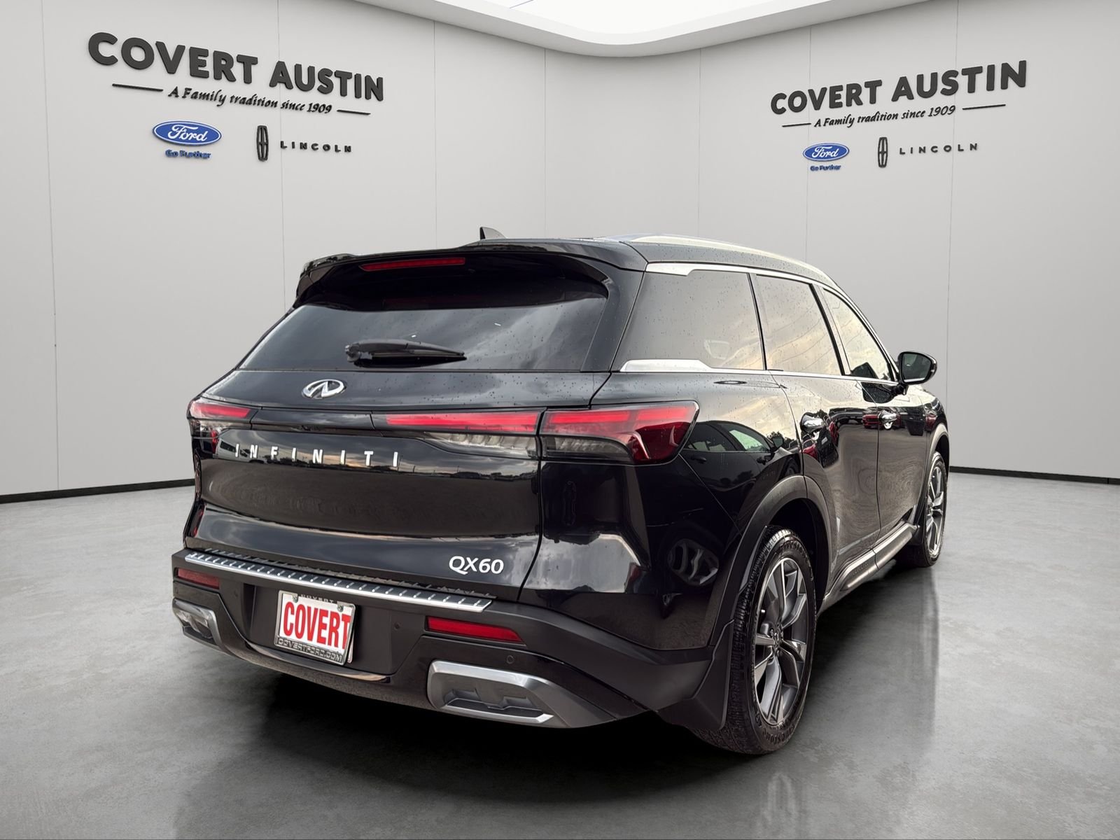 Used 2022 Black INFINITI LUXE image 5