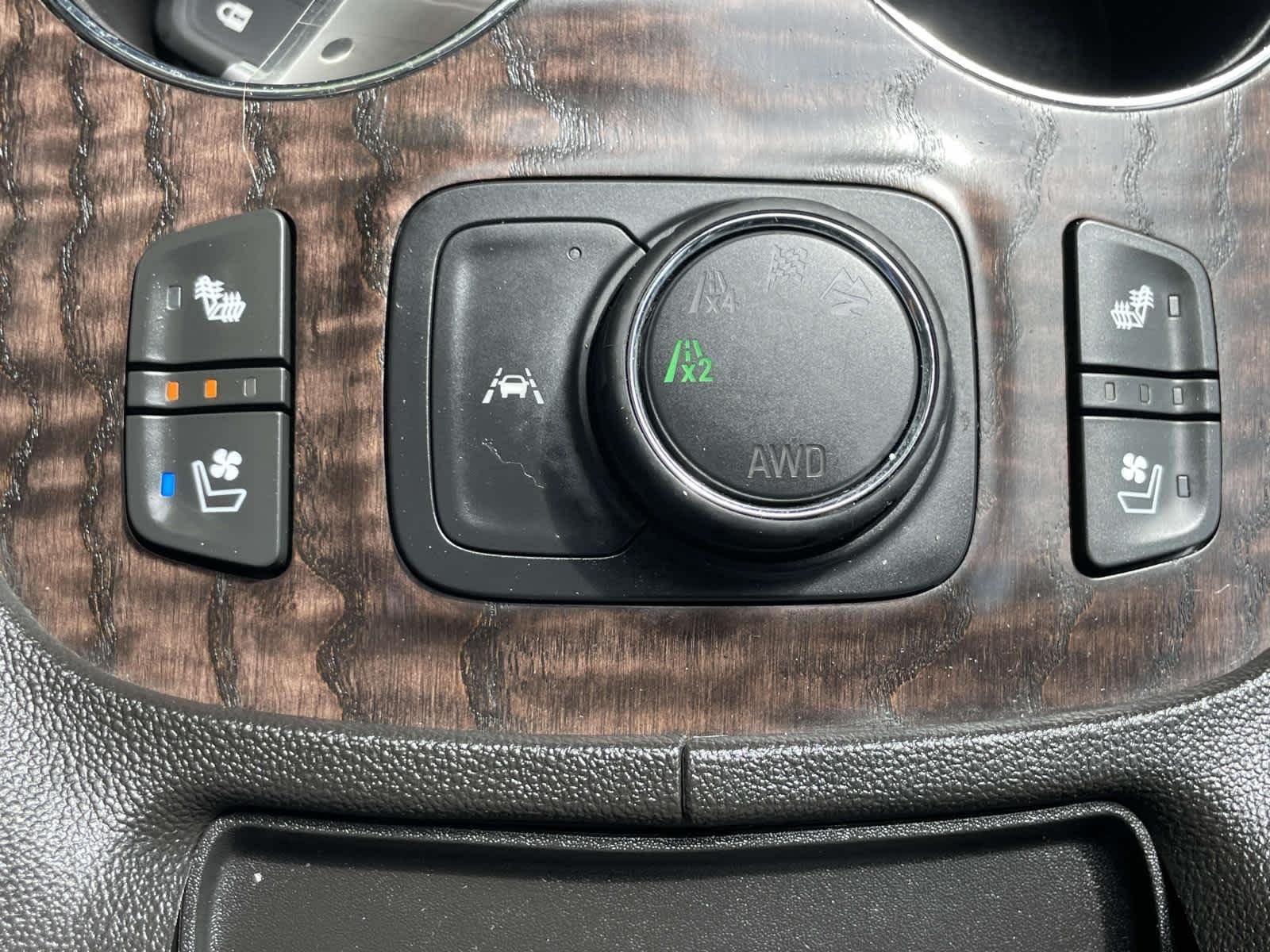 Used 2023 WHITE FROST TRICOAT GMC Denali image 37