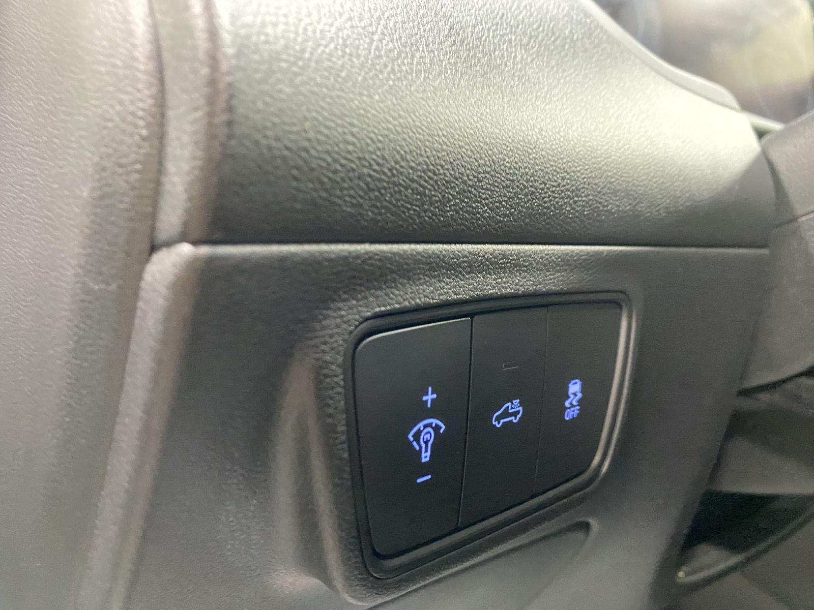 Used 2022 Ice White Hyundai SEL Premium image 18