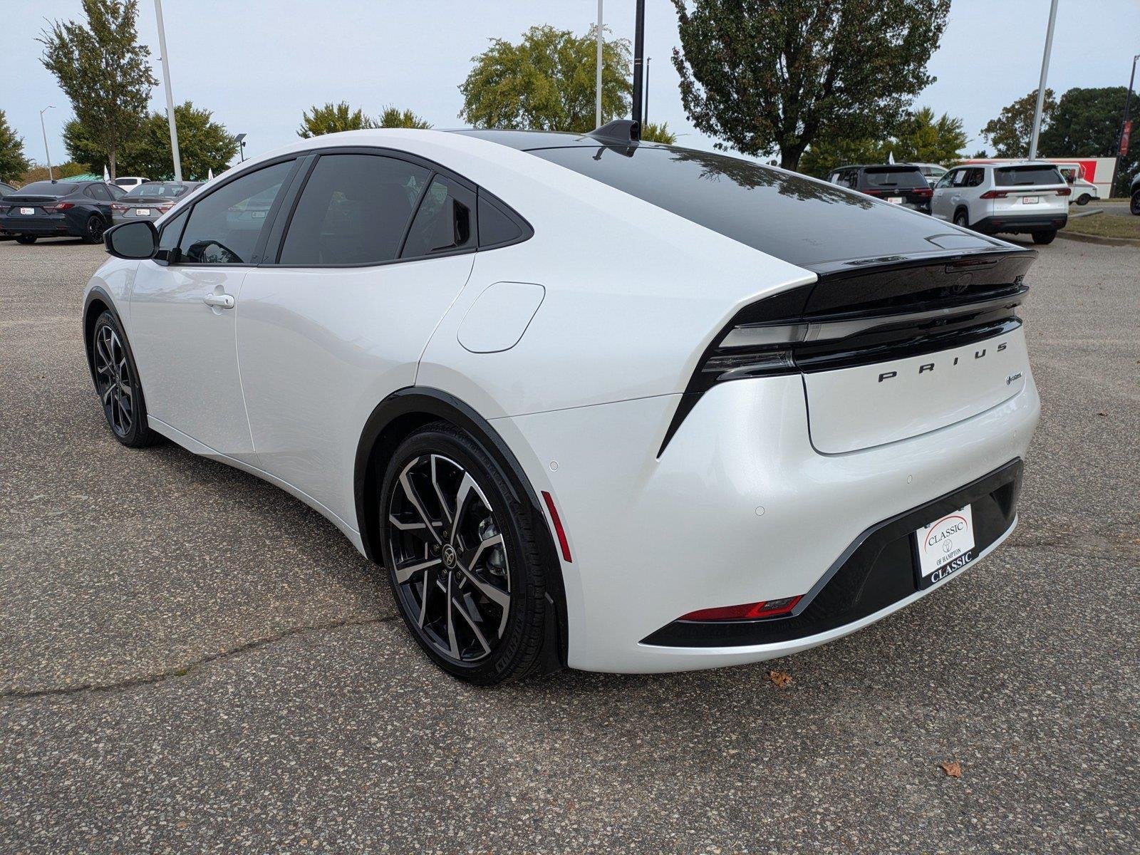 Used 2026 Wind Chill Pearl Toyota XSE Premium image 6