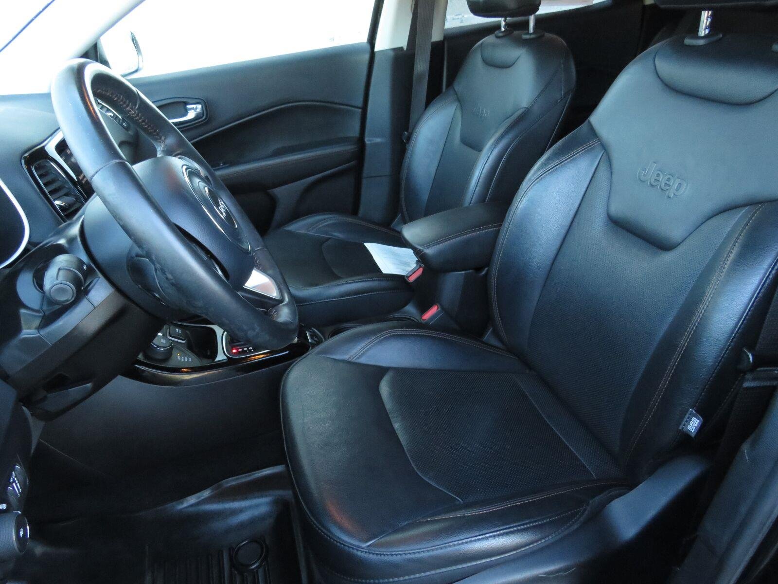 Used 2019 Diamond Black Crystal Pearlcoat Jeep Limited image 23