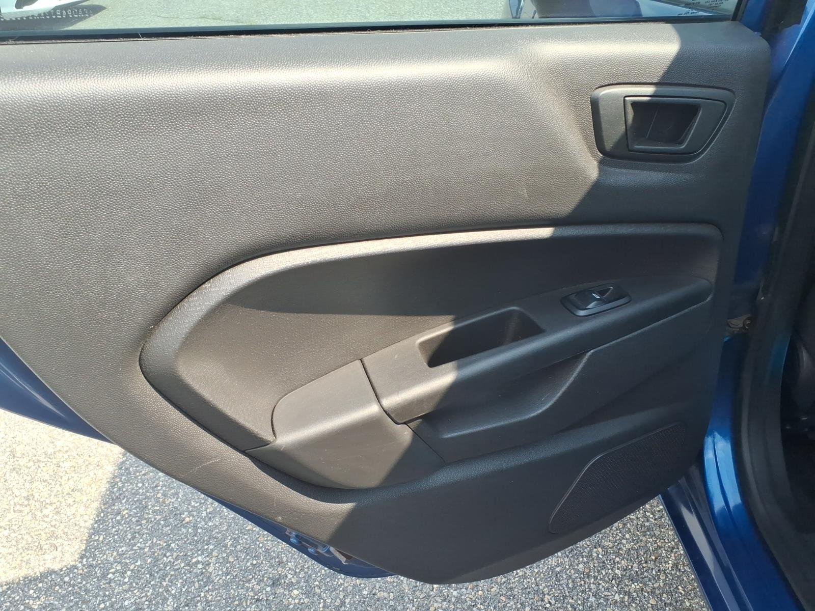 Used 2019 Lightning Blue Ford SE image 18