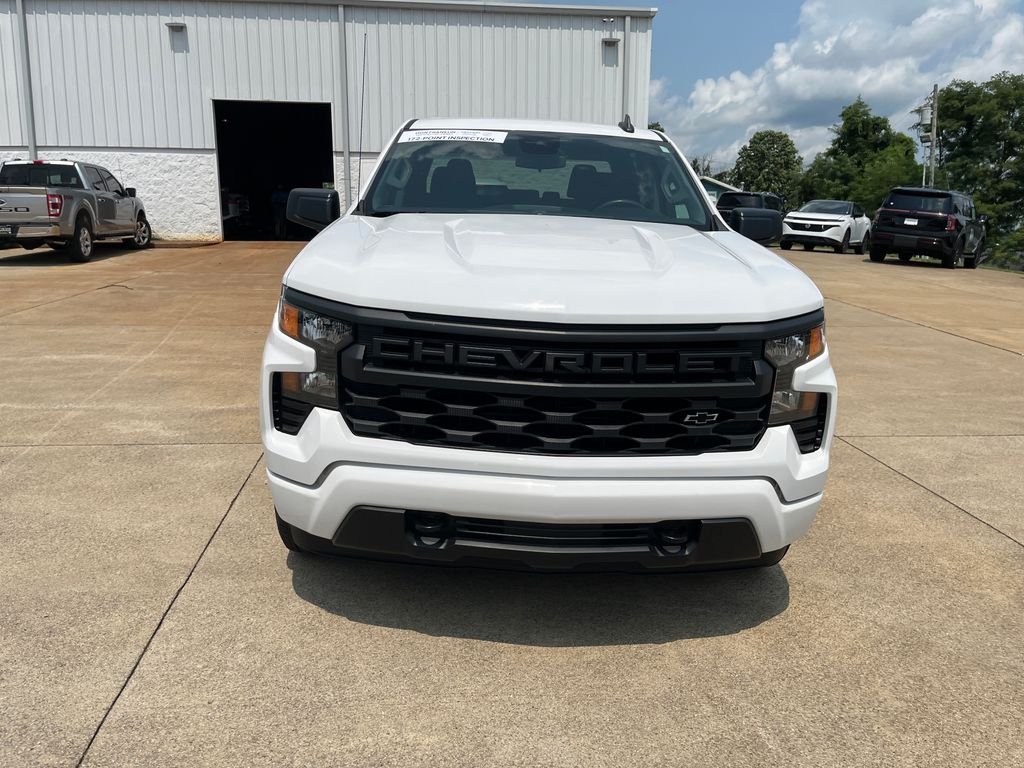 Used 2023 White Chevrolet Custom image 8