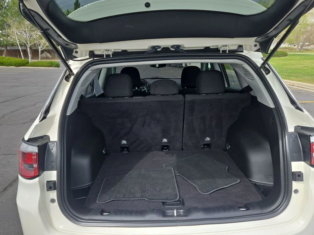 Used 2019 White Clearcoat Jeep Sport image 20