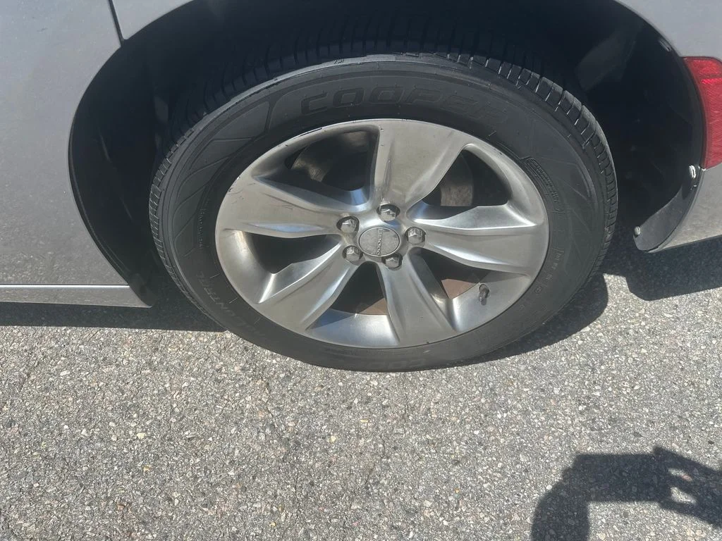 Used 2018 Silver Dodge V6 image 9