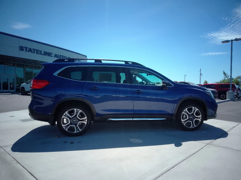 New 2026 SAPPHIRE BLUE PEARL Subaru Limited 7-Passenger image 2