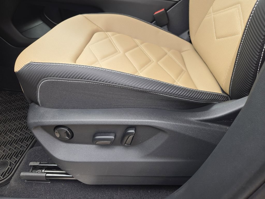 New 2026 Green Volkswagen 2.0T SE w/Technology image 19
