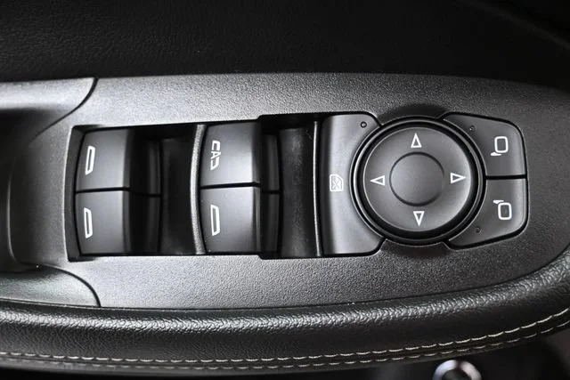 Used 2023 SUNSET GLOW METALLIC Buick Select image 12