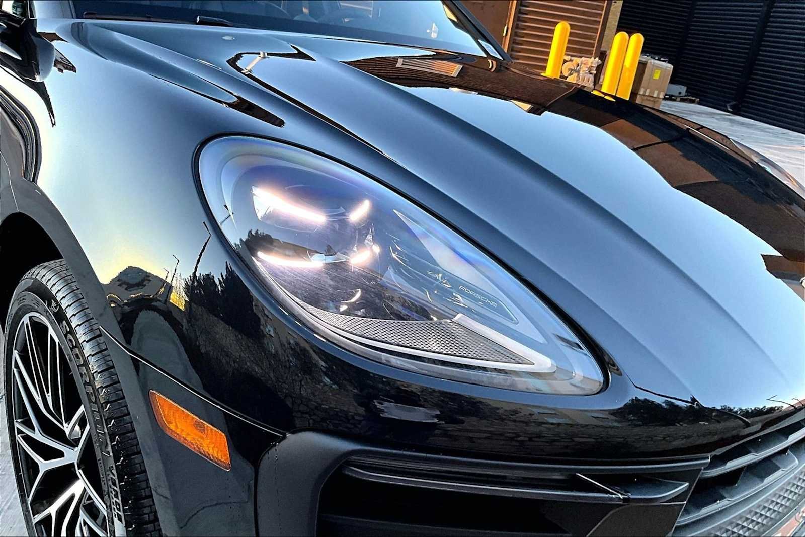2026 Porsche Macan T - Photo 12