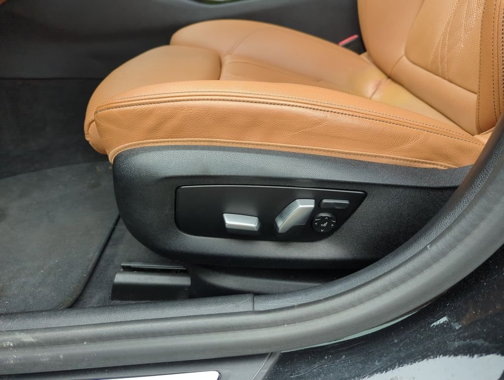 Used 2021 Black BMW 540i image 12