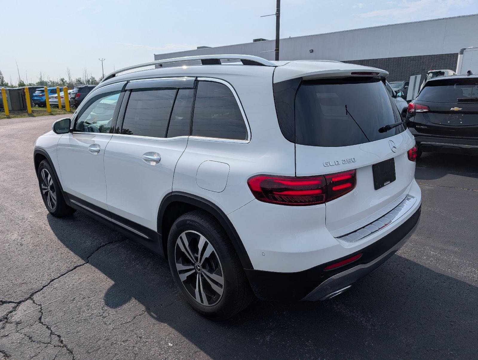 Used 2025 Polar White Mercedes-Benz GLB 250 image 6