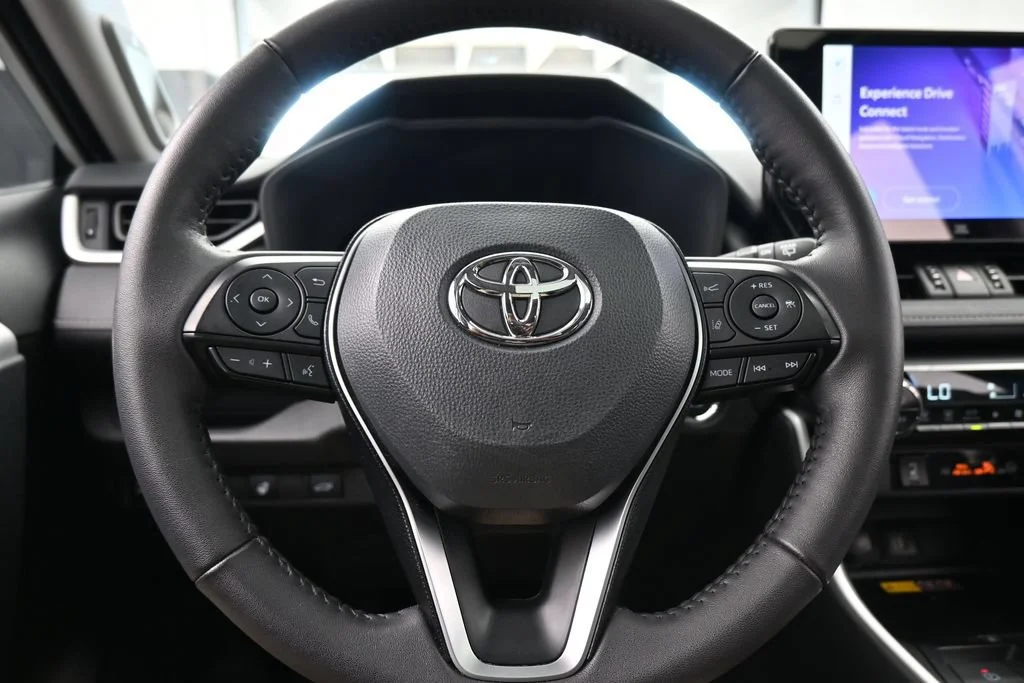 Used 2025 White Toyota XLE Premium image 24