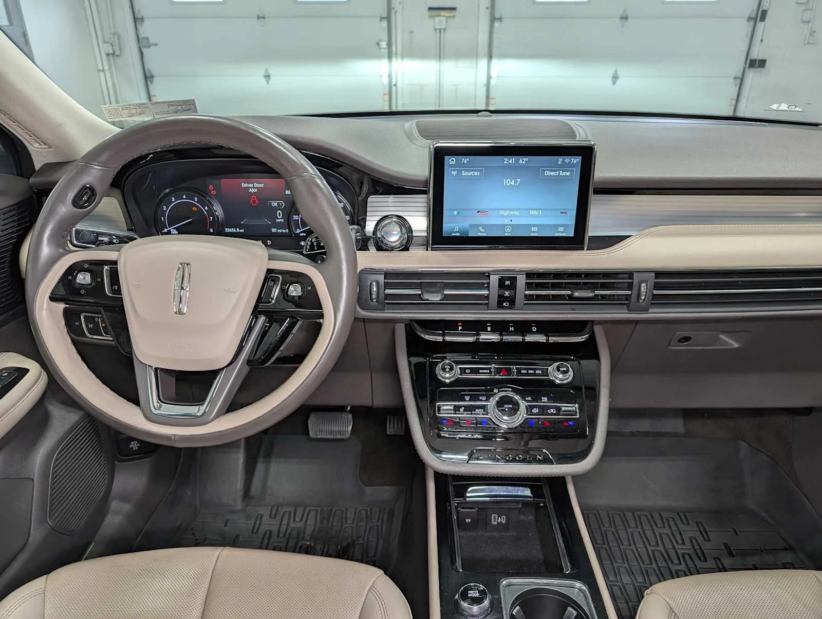 Used 2022 Pristine White Metallic Tri-Coat Lincoln Standard image 18